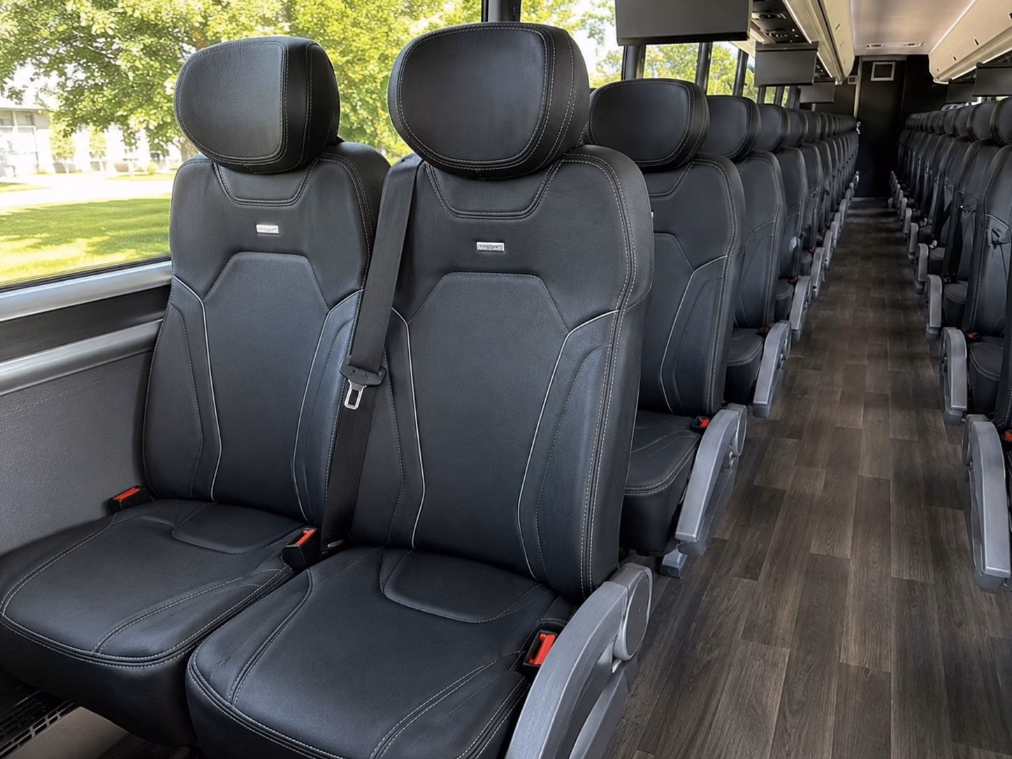 bridal party transportation to iconic phoenix and scottsdale wedding venues