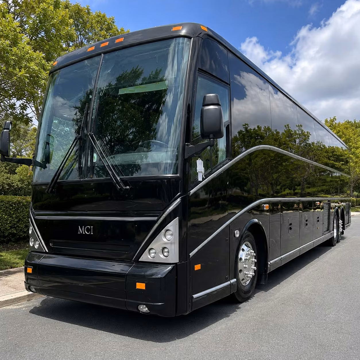 phoenix employee shuttle bus services for daily commuters office parks